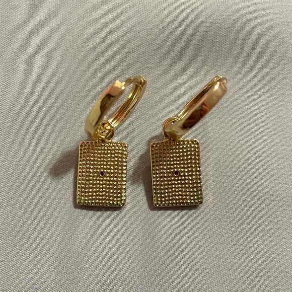 NEW Hello Molly Gold Tone Earrings - Picture 6 of 6
